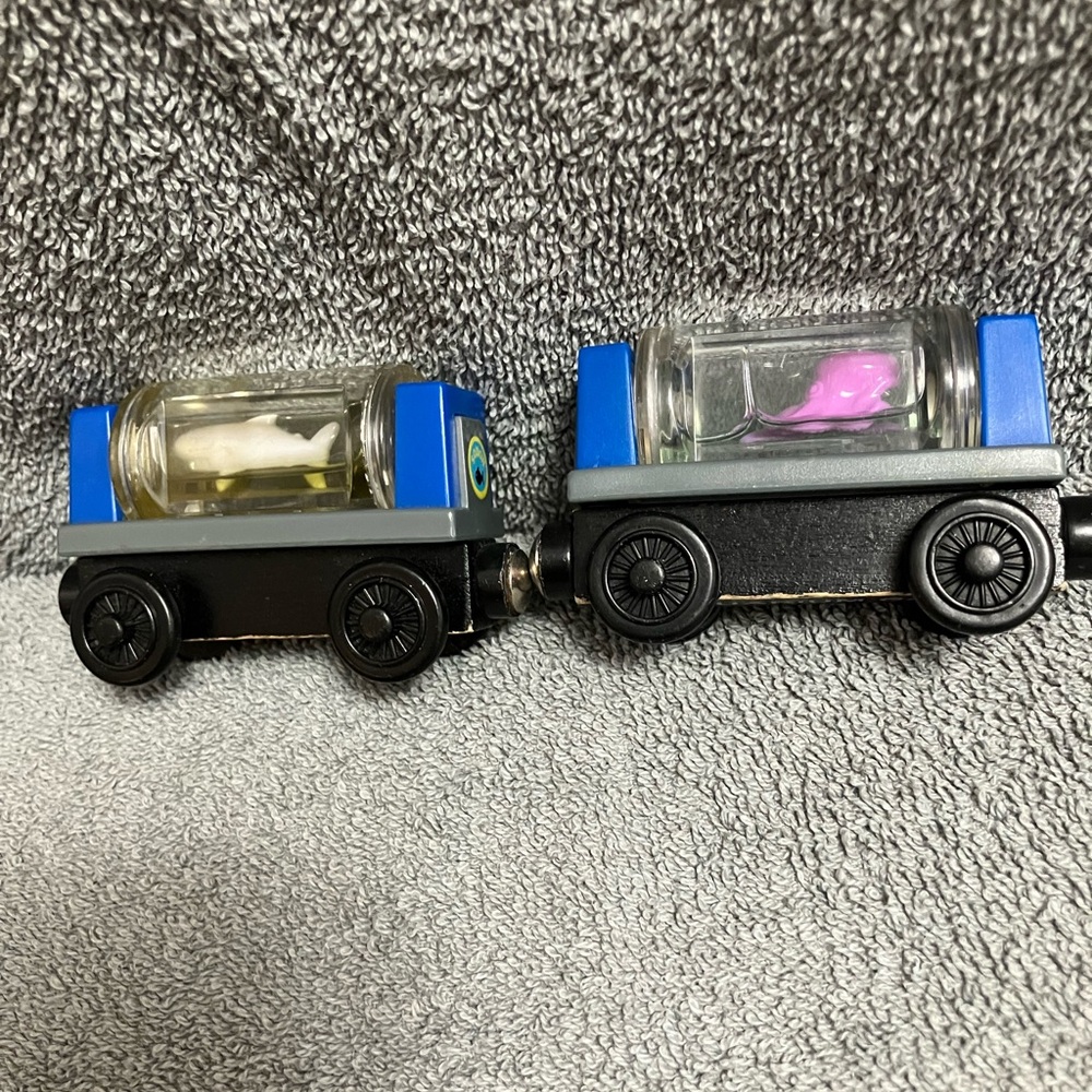 2 Vintage Thomas Aquarium Cars Toy Train Cars